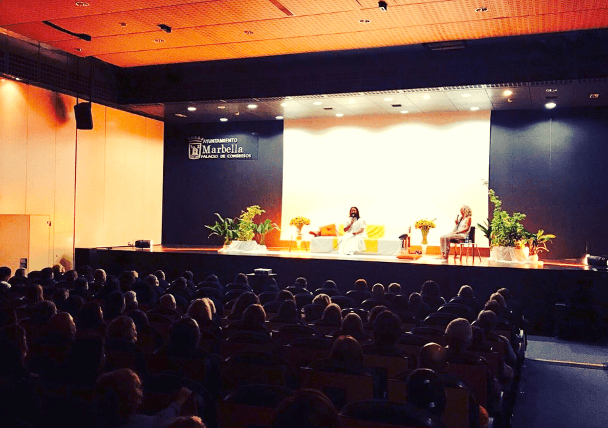 Swamispeakingatartoflivingmarbella